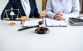 Comment choisir un avocat spécialisé pour résoudre vos problèmes juridiques