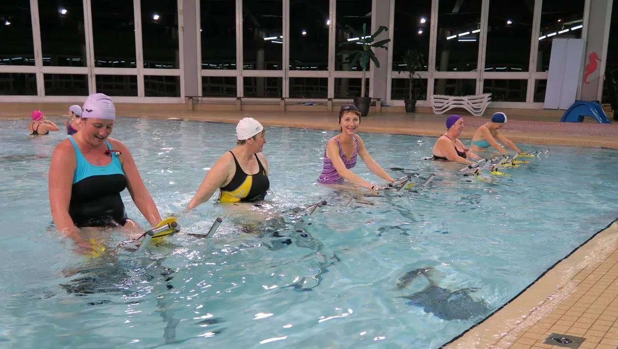 Aquagym dans une piscine 