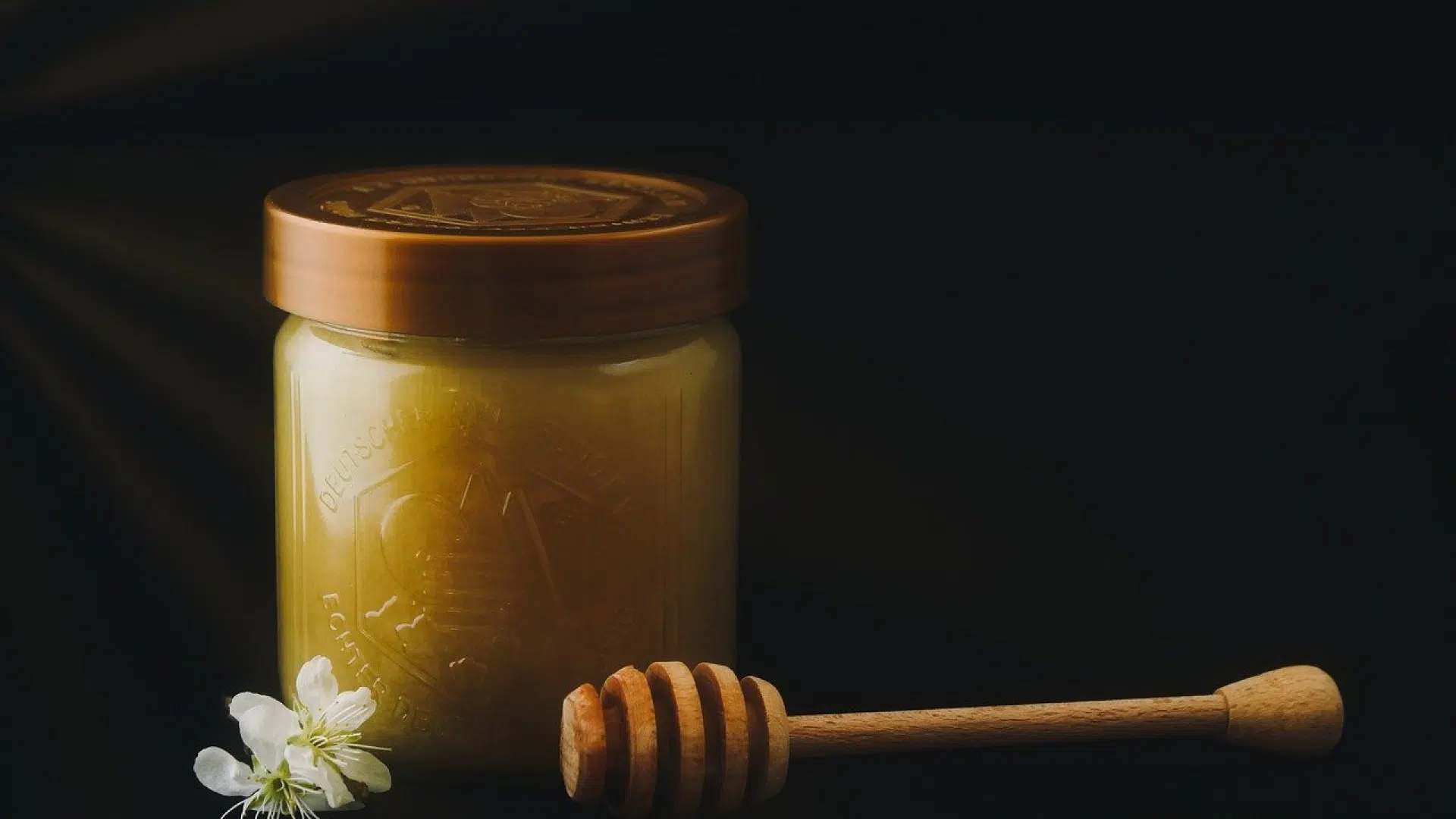 L’essentiel à savoir sur les vertus et avantages du miel