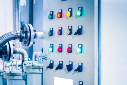 Signalisation et sécurité électrique : les équipements indispensables pour vos installations